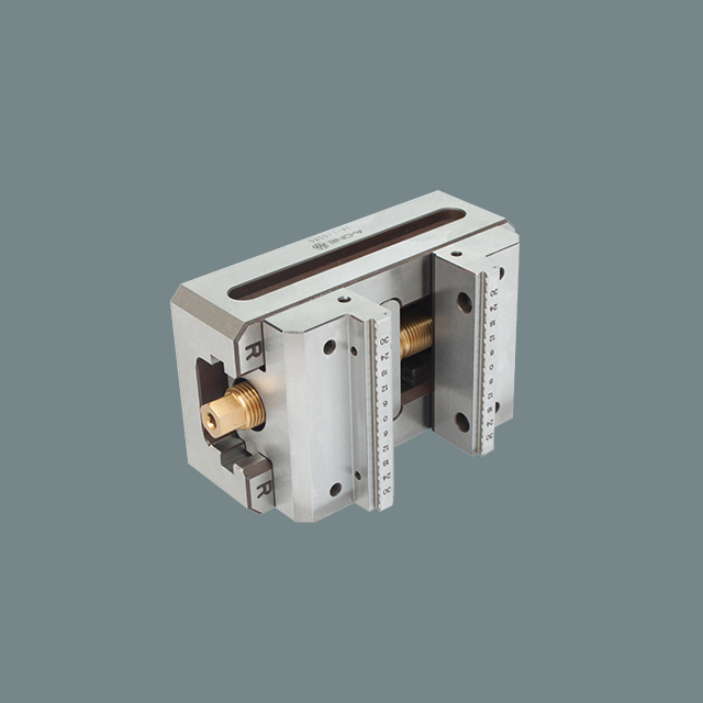 L130 Auto centrado Vise-3A-110086